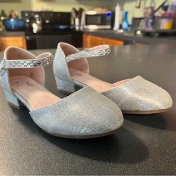 Silver girls dress shoes - Picture 4 of 4